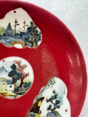 Two Chinese famille rose ruby-ground 'Landscape Scroll' cups and saucers, Yongzheng — 照片 14
