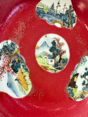 Two Chinese famille rose ruby-ground 'Landscape Scroll' cups and saucers, Yongzheng — 照片 16
