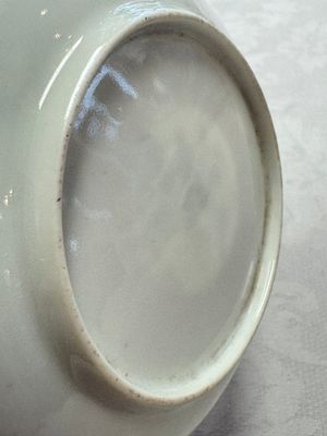 Two Chinese famille rose ruby-ground 'Landscape Scroll' cups and saucers, Yongzheng — 照片 18