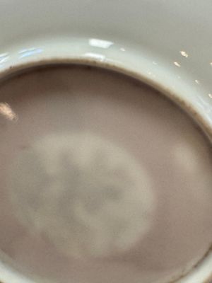 Two Chinese famille rose ruby-ground 'Landscape Scroll' cups and saucers, Yongzheng — 照片 20