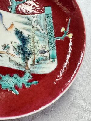 Two Chinese famille rose ruby-ground 'Landscape Scroll' cups and saucers, Yongzheng — 照片 33