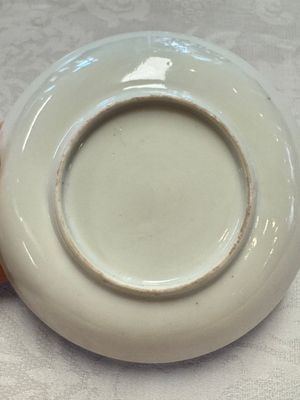 Two Chinese famille rose ruby-ground 'Landscape Scroll' cups and saucers, Yongzheng — 照片 35