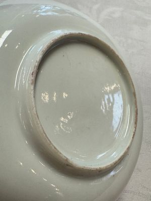 Two Chinese famille rose ruby-ground 'Landscape Scroll' cups and saucers, Yongzheng — 照片 36