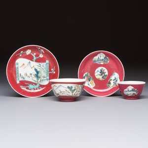 Two Chinese famille rose ruby-ground 'Landscape Scroll' cups and saucers, Yongzheng — 照片 1