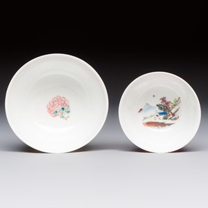 Two Chinese famille rose ruby-ground 'Landscape Scroll' cups and saucers, Yongzheng — 照片 8