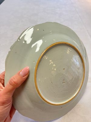 Two Chinese famille rose serving dishes and six plates with floral design, Qianlong — photo 16