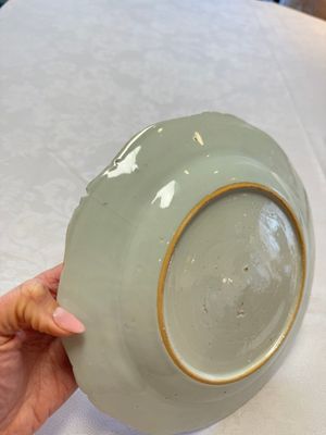 Two Chinese famille rose serving dishes and six plates with floral design, Qianlong — photo 17