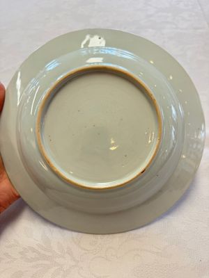 Two Chinese famille rose serving dishes and six plates with floral design, Qianlong — photo 23