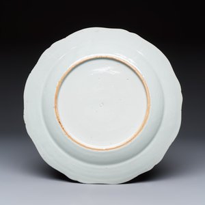 Two Chinese famille rose serving dishes and six plates with floral design, Qianlong — photo 13