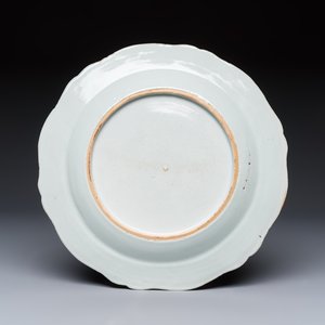 Two Chinese famille rose serving dishes and six plates with floral design, Qianlong — photo 3