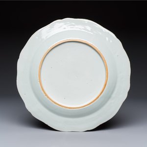 Two Chinese famille rose serving dishes and six plates with floral design, Qianlong — photo 5