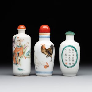 Two Chinese famille rose snuff bottles and a 'Wu Shuang Pu' snuff bottle, Tongzhi mark and of the period — foto 3