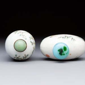Two Chinese famille rose snuff bottles, Jiaqing and Tongzhi mark, 19th C. — photo 6