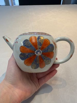 Two Chinese famille rose teapots, an Imari-style teapot and a Dutch-decorated teapot, Yongzheng/Qianlong — foto 4
