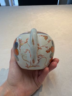 Two Chinese famille rose teapots, an Imari-style teapot and a Dutch-decorated teapot, Yongzheng/Qianlong — foto 5