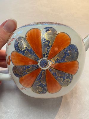 Two Chinese famille rose teapots, an Imari-style teapot and a Dutch-decorated teapot, Yongzheng/Qianlong — foto 8