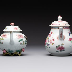 Two Chinese famille rose teapots, an Imari-style teapot and a Dutch-decorated teapot, Yongzheng/Qianlong — foto 11