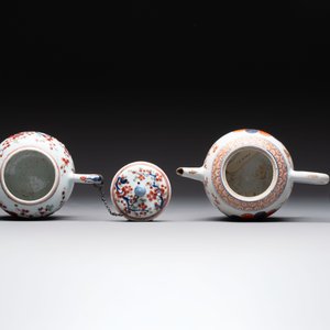 Two Chinese famille rose teapots, an Imari-style teapot and a Dutch-decorated teapot, Yongzheng/Qianlong — foto 6