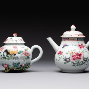 Two Chinese famille rose teapots, an Imari-style teapot and a Dutch-decorated teapot, Yongzheng/Qianlong — foto 8