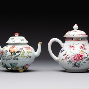 Two Chinese famille rose teapots, an Imari-style teapot and a Dutch-decorated teapot, Yongzheng/Qianlong — foto 10