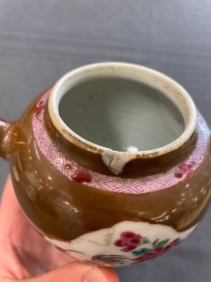 Two Chinese famille rose teapots and a bowl, Qianlong — photo 9