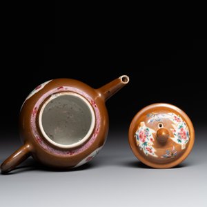 Two Chinese famille rose teapots and a bowl, Qianlong — photo 6