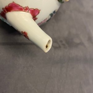 Two Chinese famille rose teapots and a jug and cover, Yongzheng/Qianlong — photo 16