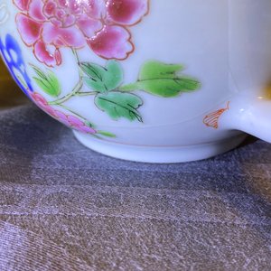 Two Chinese famille rose teapots and a jug and cover, Yongzheng/Qianlong — photo 20