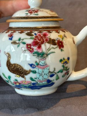 Two Chinese famille rose teapots and a tea caddy, Yongzheng/Qianlong — photo 24