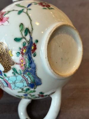 Two Chinese famille rose teapots and a tea caddy, Yongzheng/Qianlong — photo 31