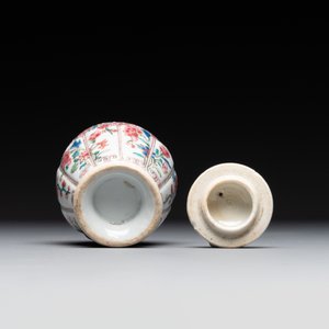 Two Chinese famille rose teapots and a tea caddy, Yongzheng/Qianlong — photo 4