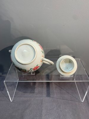 Two Chinese famille rose teapots and covers, Qianlong — photo 6