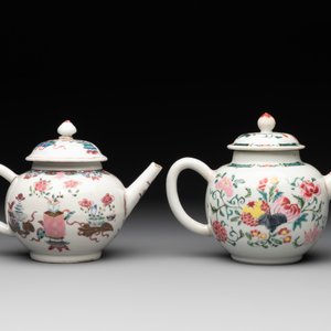Two Chinese famille rose teapots and covers, Qianlong — photo 3