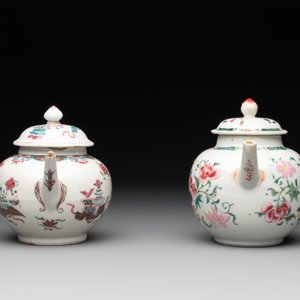 Two Chinese famille rose teapots and covers, Qianlong — photo 4