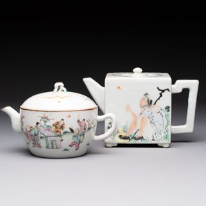 Two Chinese famille rose teapots and covers, signed Yun Xuan Shi 雲軒氏, Guanyao and Tongzhi mark, dated 1888, 19th C. — photo 1