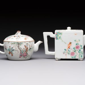 Two Chinese famille rose teapots and covers, signed Yun Xuan Shi 雲軒氏, Guanyao and Tongzhi mark, dated 1888, 19th C. — photo 4