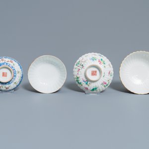 Two Chinese famille rose teapots and four covered bowls on stands, 19th C. — photo 6