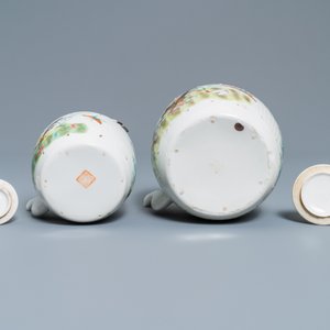 Two Chinese famille rose teapots and four covered bowls on stands, 19th C. — photo 17
