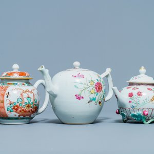 Two Chinese famille rose teapots and one Dutch-decorated teapot, Kangxi/Qianlong — 照片 1