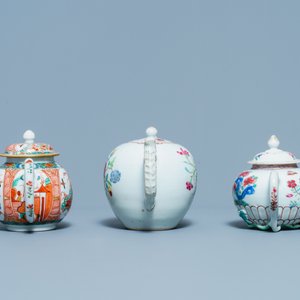 Two Chinese famille rose teapots and one Dutch-decorated teapot, Kangxi/Qianlong — 照片 3