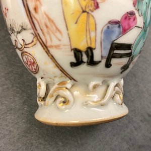 Two Chinese famille rose teapots and two tea caddies, Qianlong — photo 18