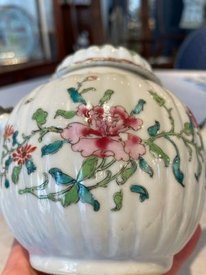 Two Chinese famille rose teapots, ten cups and nine saucers, Qianlong — photo 11