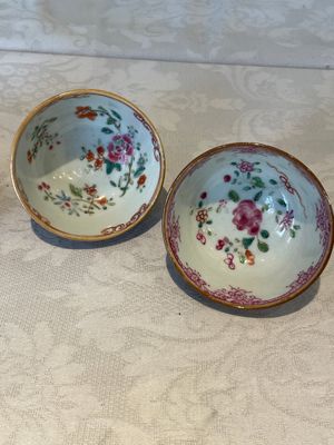 Two Chinese famille rose teapots, ten cups and nine saucers, Qianlong — photo 15
