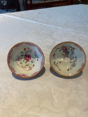 Two Chinese famille rose teapots, ten cups and nine saucers, Qianlong — photo 18