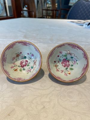 Two Chinese famille rose teapots, ten cups and nine saucers, Qianlong — photo 19
