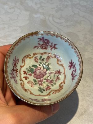 Two Chinese famille rose teapots, ten cups and nine saucers, Qianlong — photo 21
