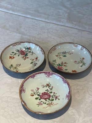 Two Chinese famille rose teapots, ten cups and nine saucers, Qianlong — photo 30