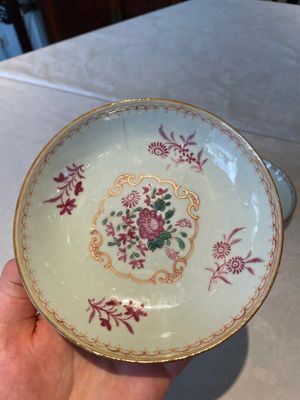 Two Chinese famille rose teapots, ten cups and nine saucers, Qianlong — photo 36