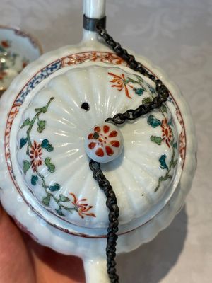 Two Chinese famille rose teapots, ten cups and nine saucers, Qianlong — photo 10