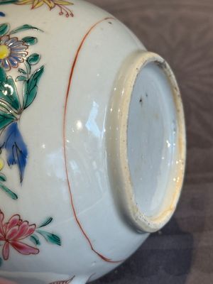 Two Chinese famille rose teapots with floral design, Yongzheng/Qianlong — photo 21